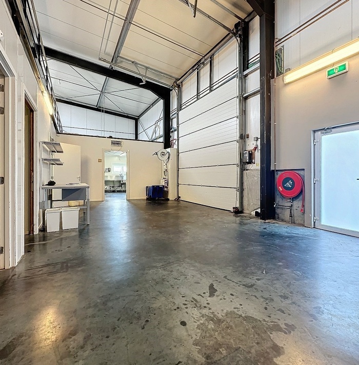 goeduitgerusteloodsopbedrijventerreininsluisnieuwstraat66c007.jpg