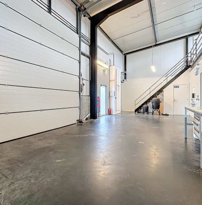 goeduitgerusteloodsopbedrijventerreininsluisnieuwstraat66c008.jpg