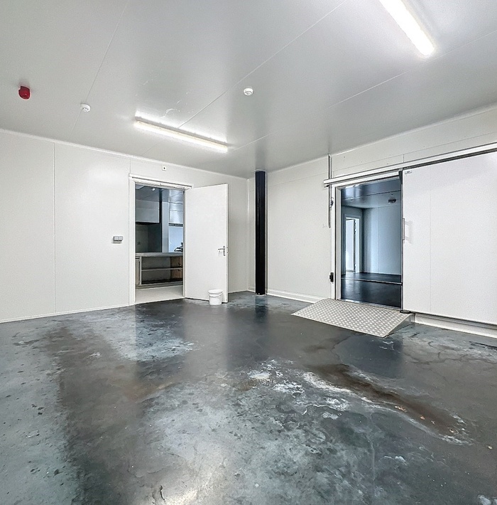 goeduitgerusteloodsopbedrijventerreininsluisnieuwstraat66c009.jpg