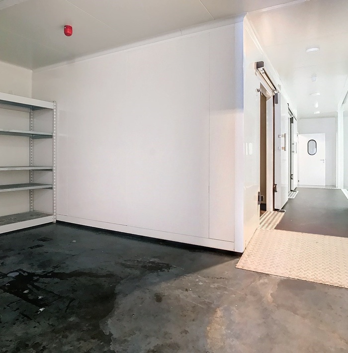 goeduitgerusteloodsopbedrijventerreininsluisnieuwstraat66c011.jpg