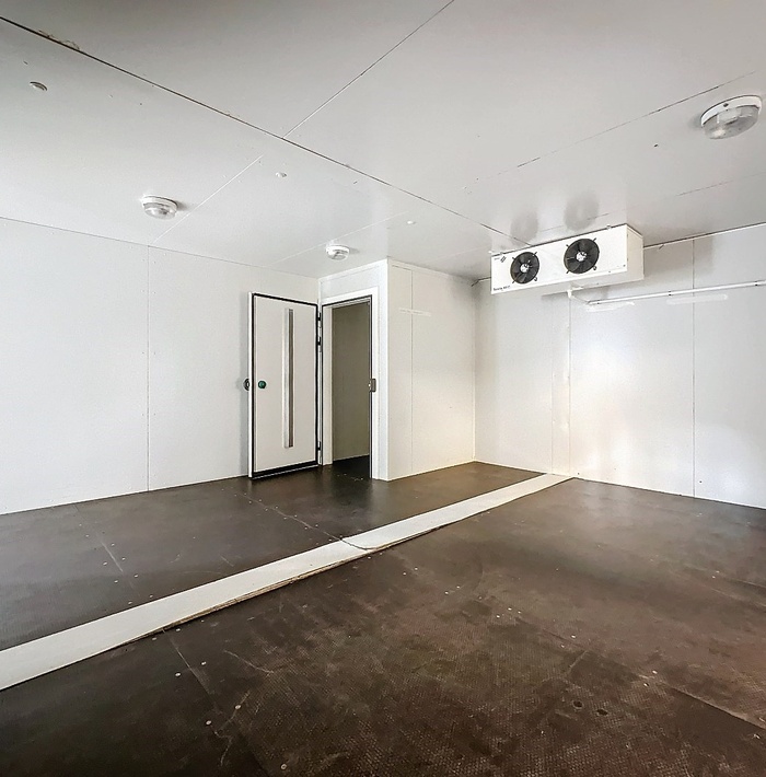 goeduitgerusteloodsopbedrijventerreininsluisnieuwstraat66c013.jpg