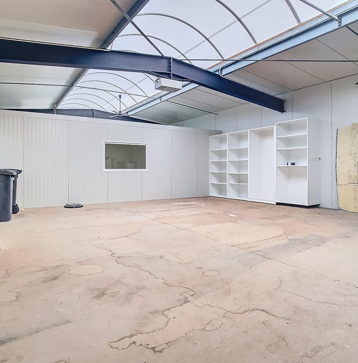 goeduitgerusteloodsopbedrijventerreininsluisnieuwstraat66c015.jpg
