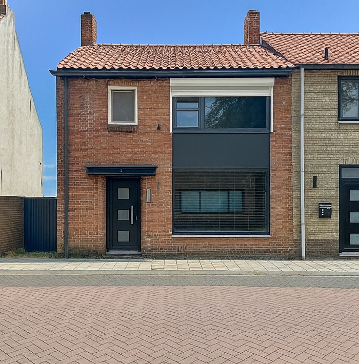 gerenoveerdehalfvrijstaandewoningmetroyaletuinendubbelegarage.001.jpg