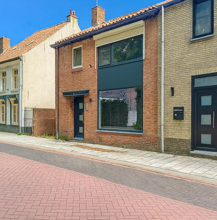gerenoveerdehalfvrijstaandewoningmetroyaletuinendubbelegarage.003.jpg