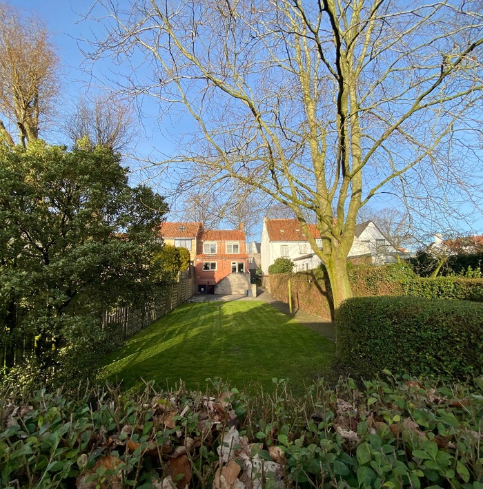 gerenoveerdehalfvrijstaandewoningmetroyaletuinendubbelegarage.004.jpg