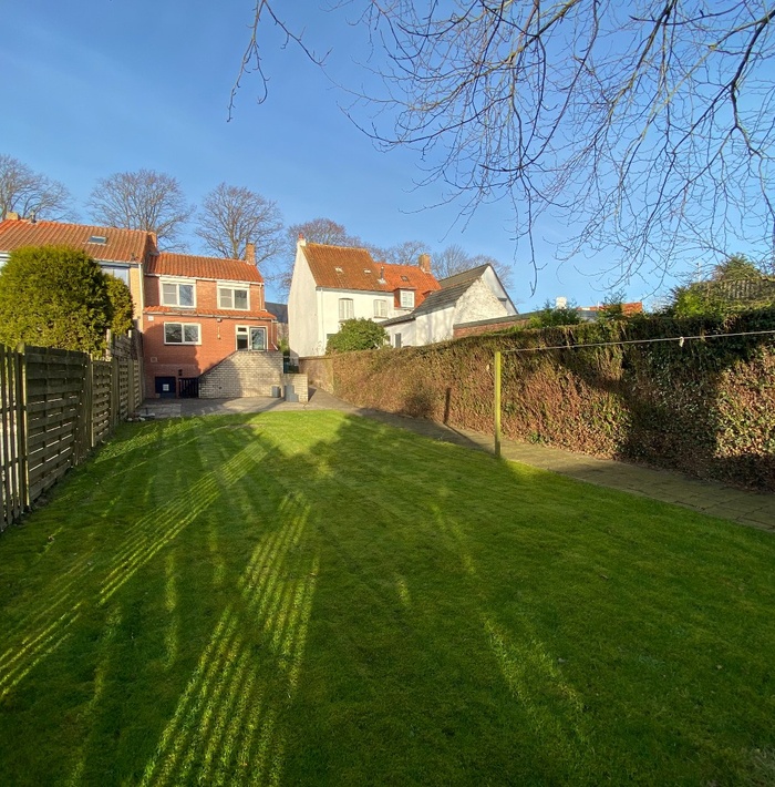 gerenoveerdehalfvrijstaandewoningmetroyaletuinendubbelegarage.006.jpg