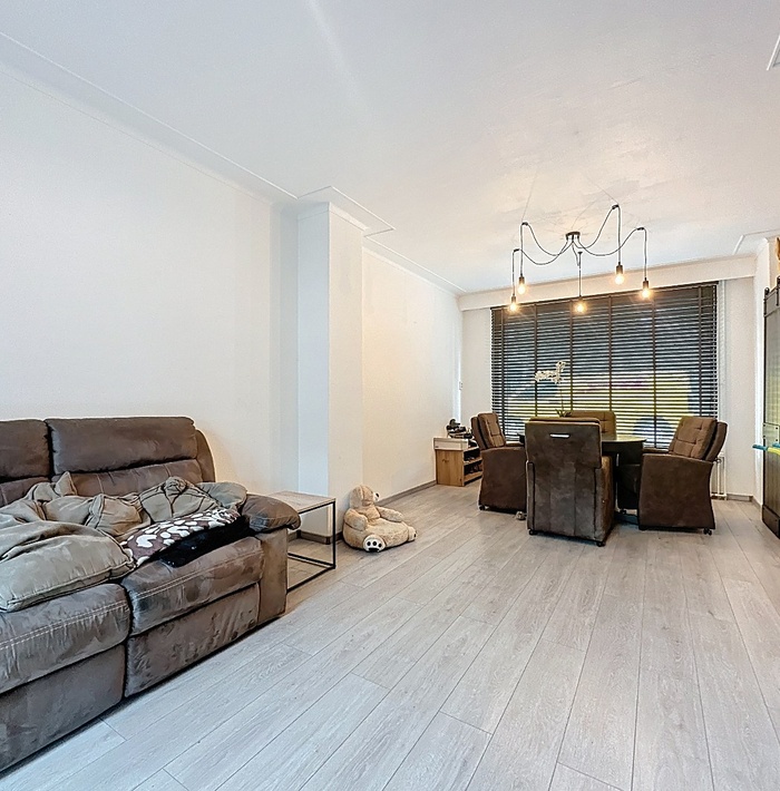 gerenoveerdehalfvrijstaandewoningmetroyaletuinendubbelegarage.013.jpg