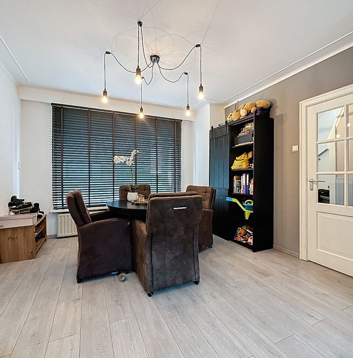 gerenoveerdehalfvrijstaandewoningmetroyaletuinendubbelegarage.015.jpg