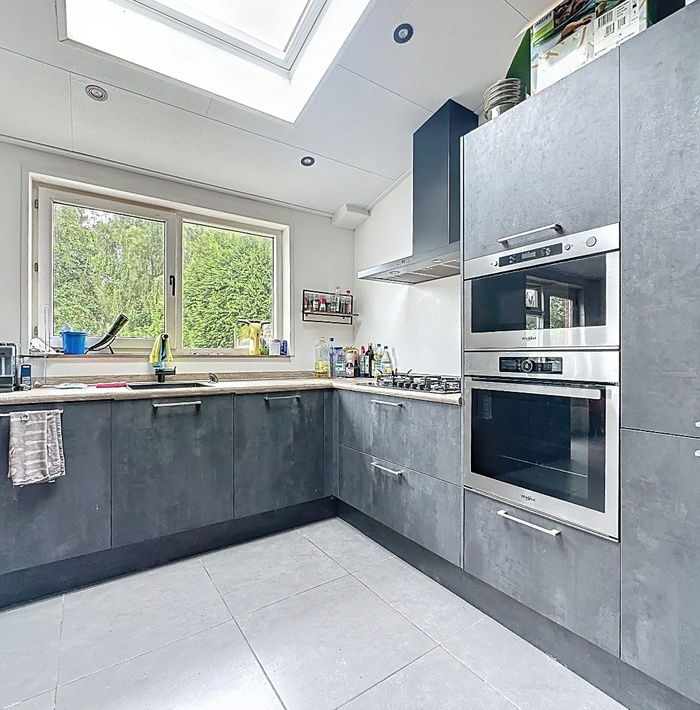gerenoveerdehalfvrijstaandewoningmetroyaletuinendubbelegarage.017.jpg