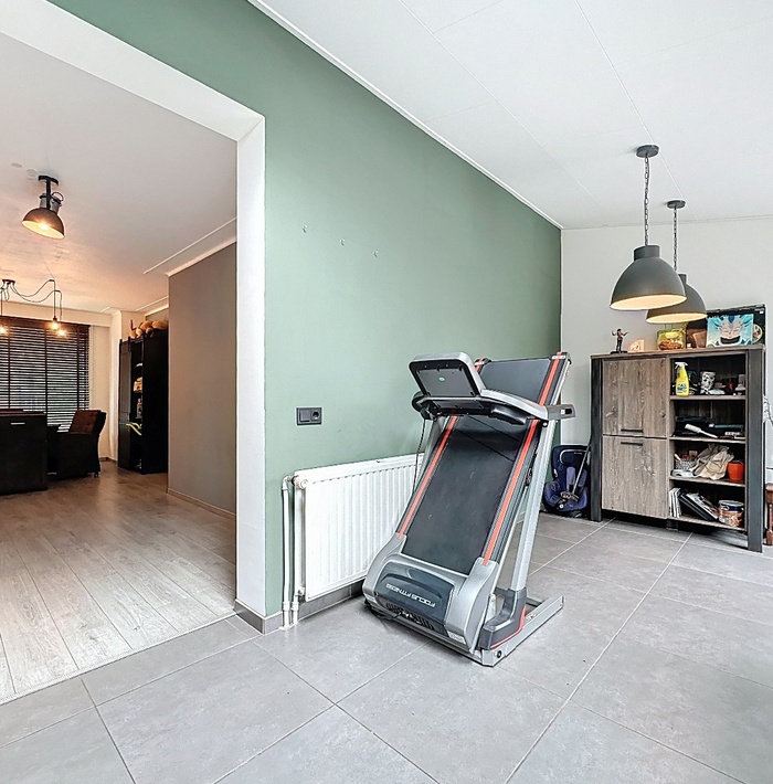 gerenoveerdehalfvrijstaandewoningmetroyaletuinendubbelegarage.020.jpg