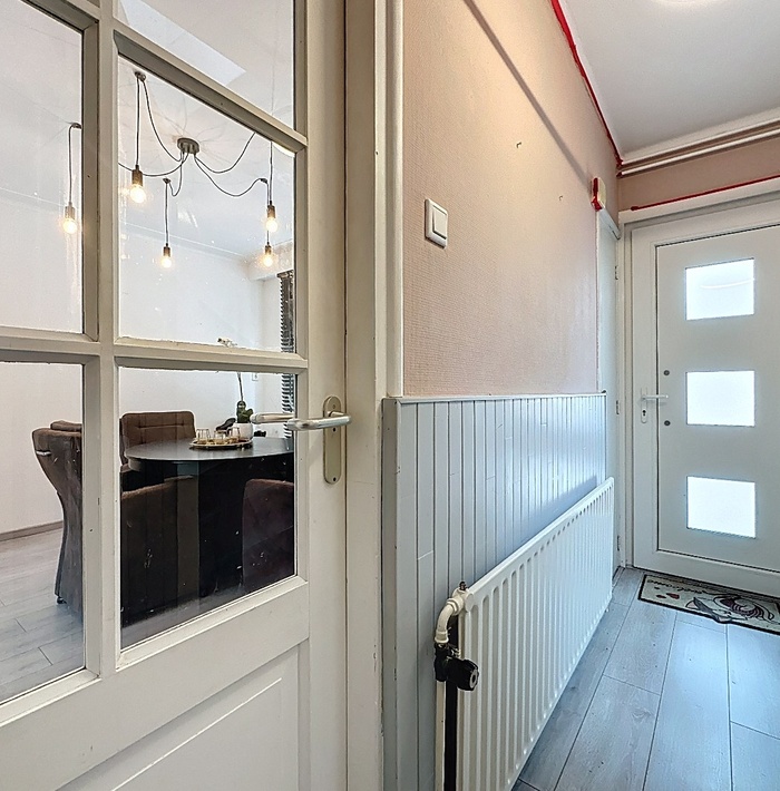gerenoveerdehalfvrijstaandewoningmetroyaletuinendubbelegarage.021.jpg