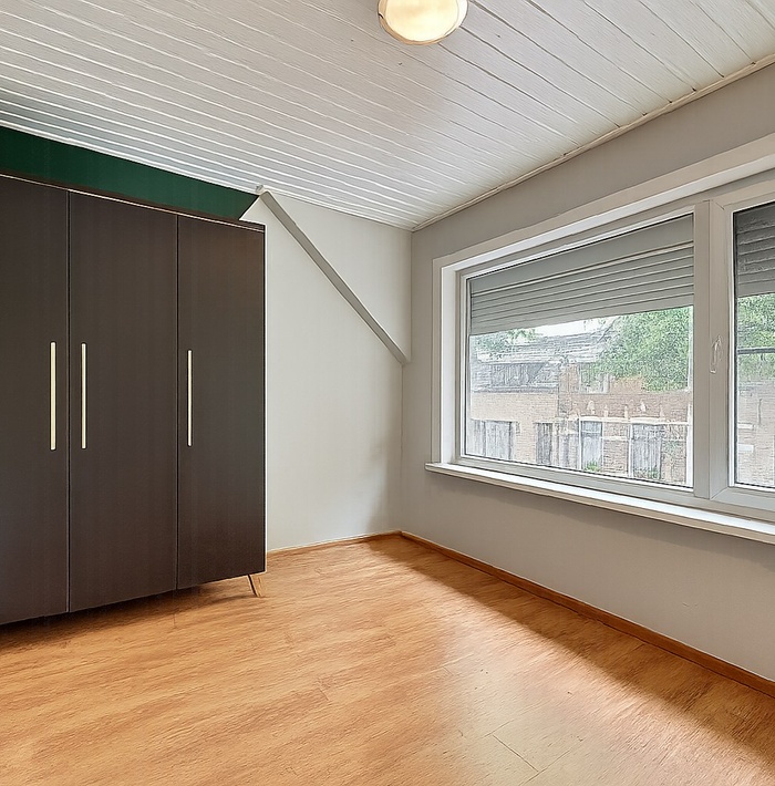 gerenoveerdehalfvrijstaandewoningmetroyaletuinendubbelegarage.028.jpg