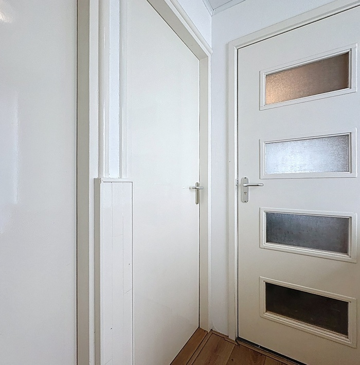 gerenoveerdehalfvrijstaandewoningmetroyaletuinendubbelegarage.030.jpg