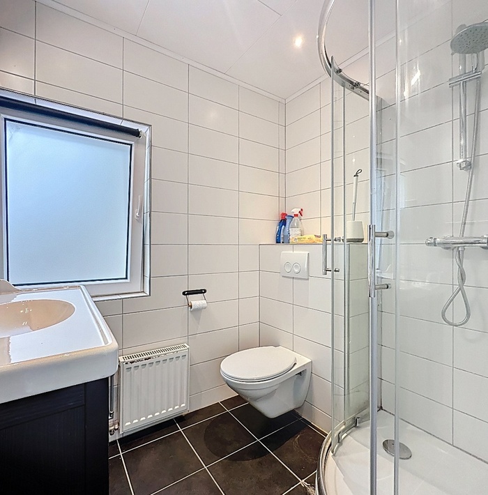 gerenoveerdehalfvrijstaandewoningmetroyaletuinendubbelegarage.031.jpg