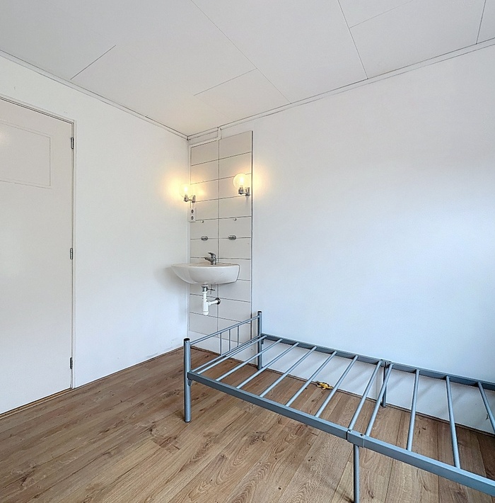 gerenoveerdehalfvrijstaandewoningmetroyaletuinendubbelegarage.033.jpg