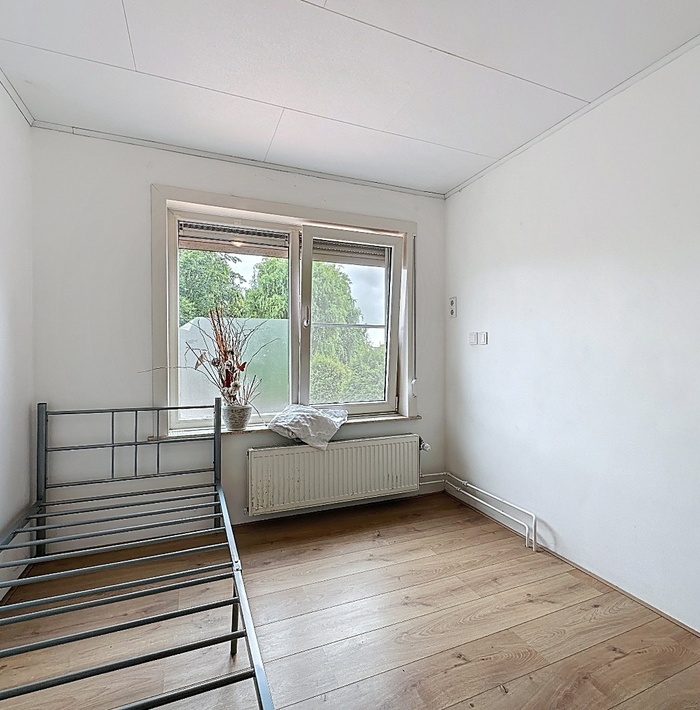 gerenoveerdehalfvrijstaandewoningmetroyaletuinendubbelegarage.034.jpg