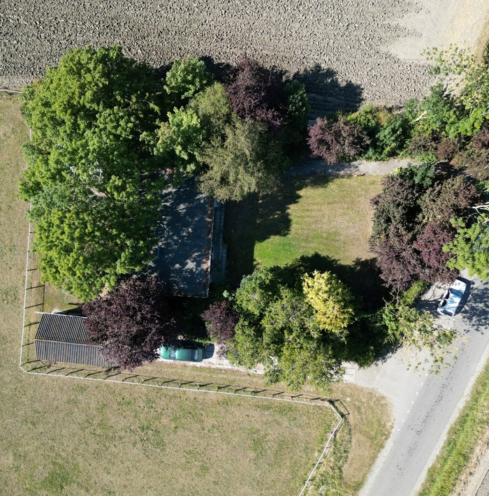 bungalowmetapartegarageenschuurtjeopeenbetoverendperceel.001.jpg