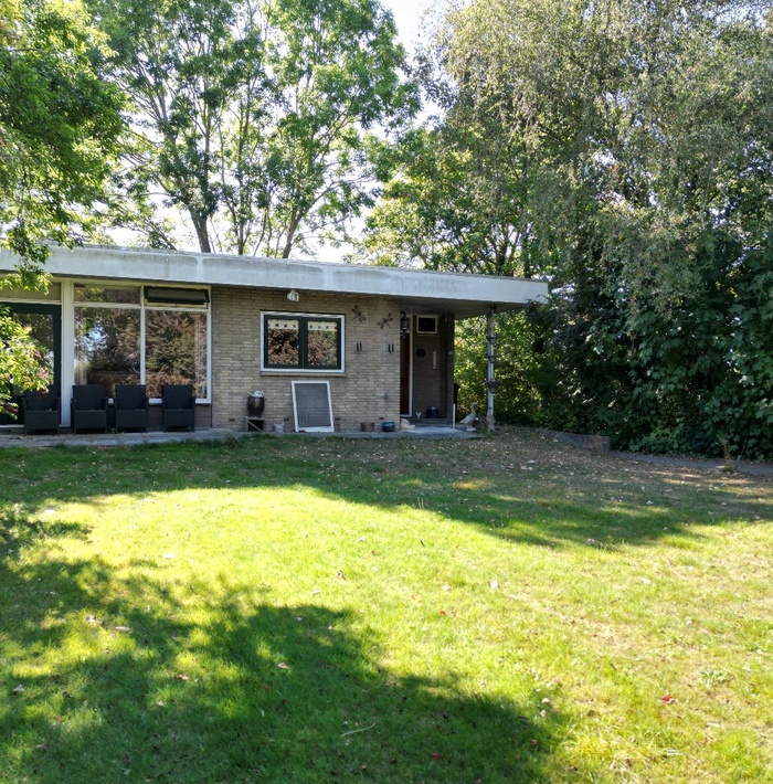 bungalowmetapartegarageenschuurtjeopeenbetoverendperceel.004.jpg