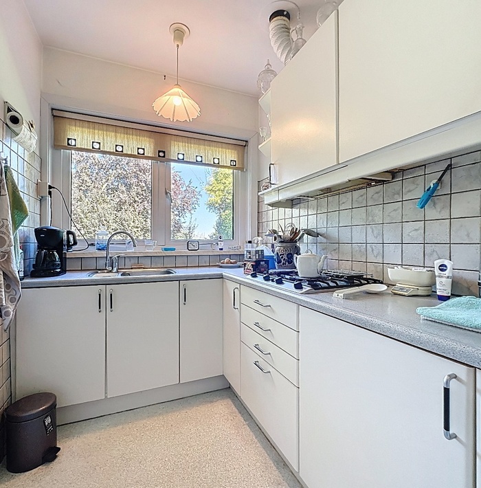 bungalowmetapartegarageenschuurtjeopeenbetoverendperceel.009.jpg