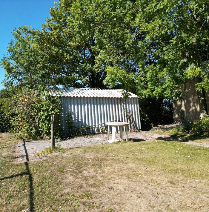 bungalowmetapartegarageenschuurtjeopeenbetoverendperceel.014.jpg