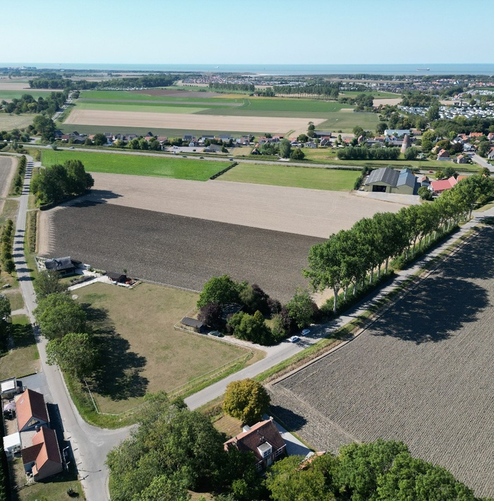 bungalowmetapartegarageenschuurtjeopeenbetoverendperceel.016.jpg