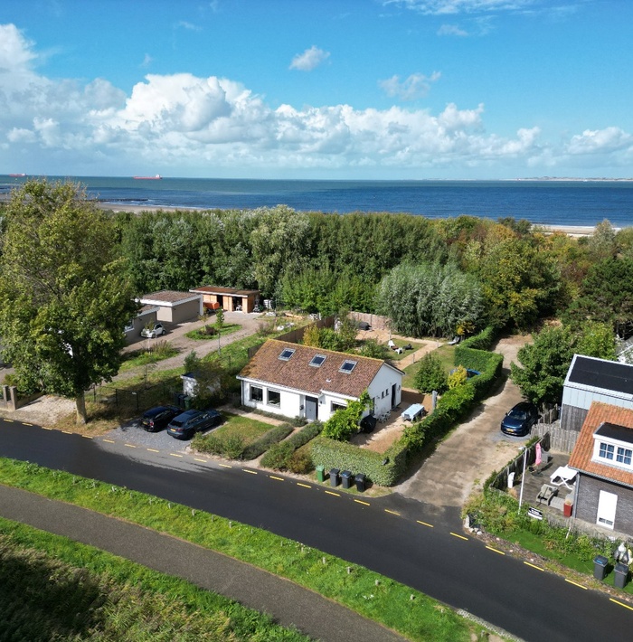 strandinjeachtertuinwonenoptoplocatieinbreskens001.jpg