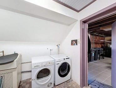 Instapklare twee-onder-een-kapwoning met uitbouw, luxe overkapping en zonnige tuin op het westen