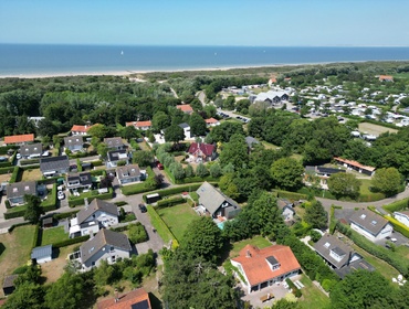 Detached house with a swimming pool at the foot of the dunes in Cadzand-Bad