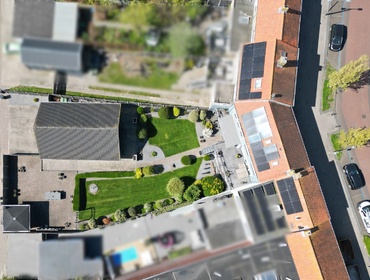 Spacious living with a wellness area, a sunny garden and a large garage