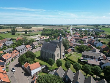 Karaktervolle hoekwoning met zonnige tuin nabij het strand Karaktervolle hoekwoning met zonnige tuin nabij het strand
